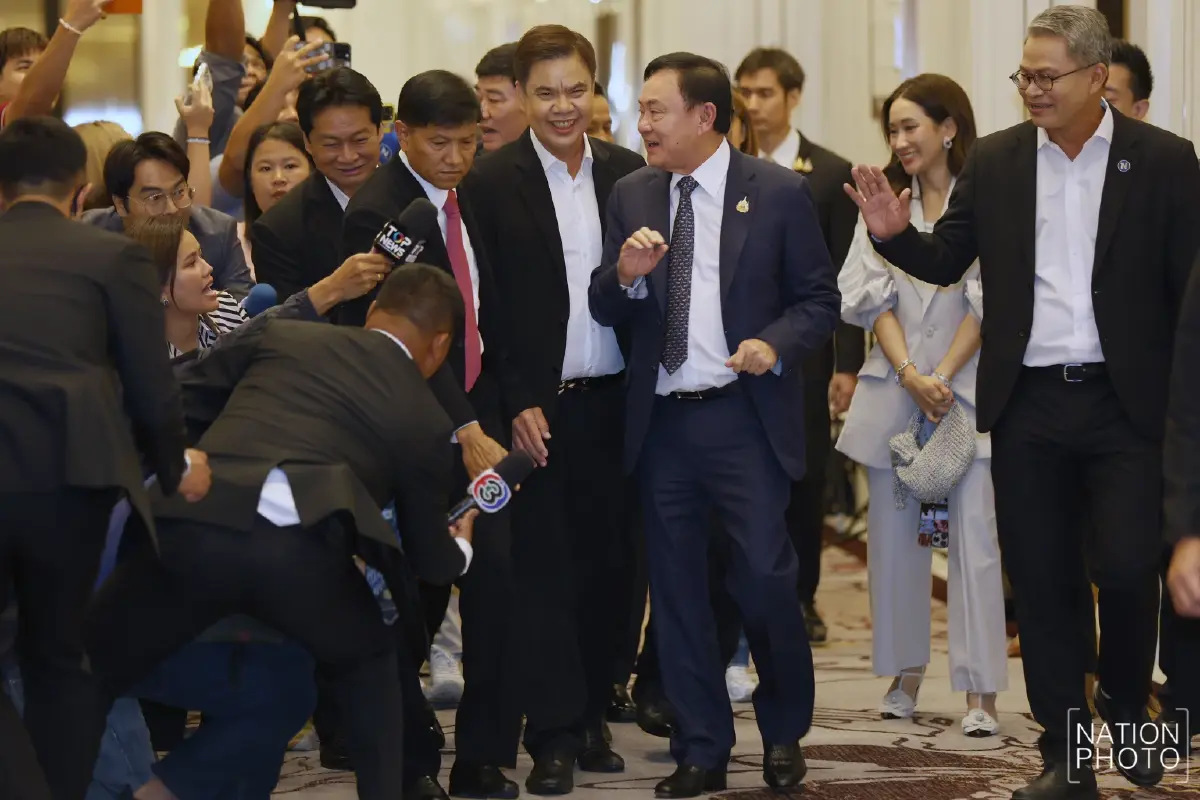 \'ทักษิณ\' คัมแบ็กเวที ผ่าทางตันประเทศไทย แย้มคิวสื่อ เดี๋ยวมันจืด!