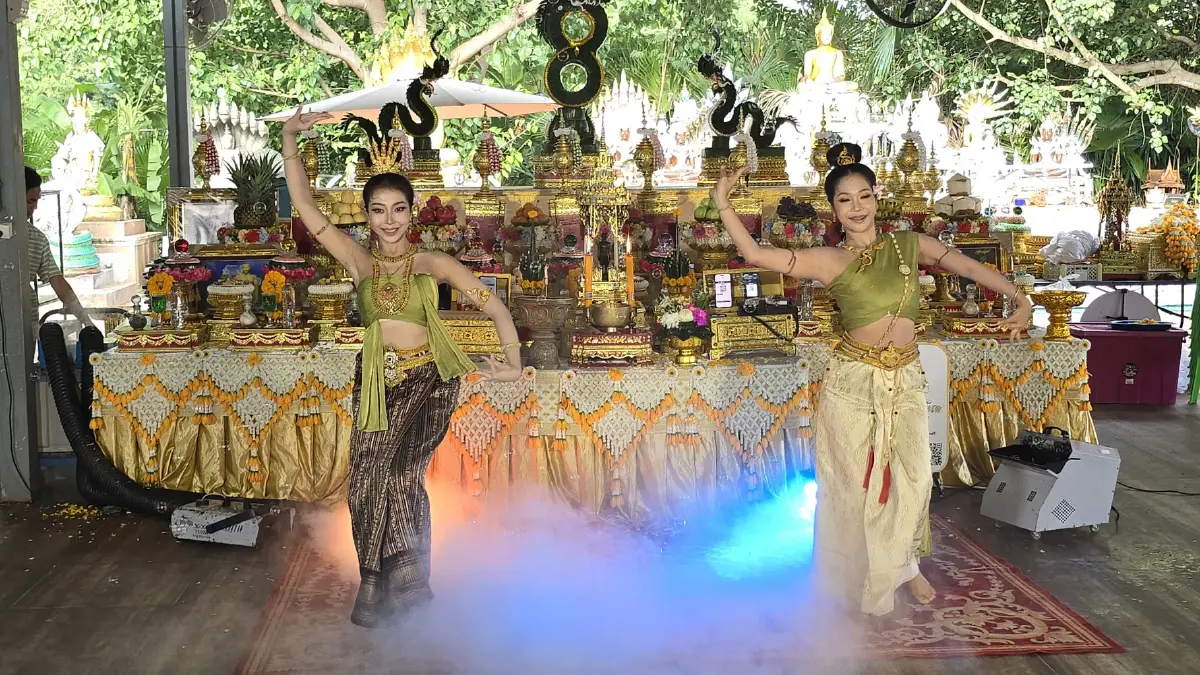 เปิดป่องเอี้ยมเยี่ยมแดนอีสาน ‘ถ้ำนาคา ป่าคำชะโนด’ และ หินสามวาฬ