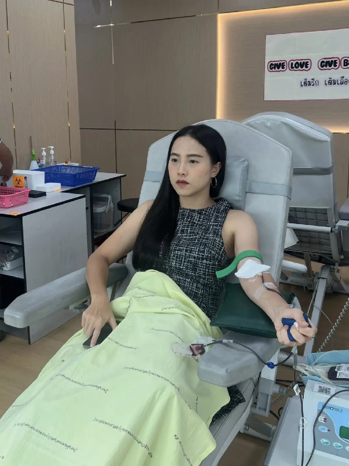 สส.ไอซ์ รักชนก คณะสส.พรรคประชาชน พร้อมใจบริจาคเลือด