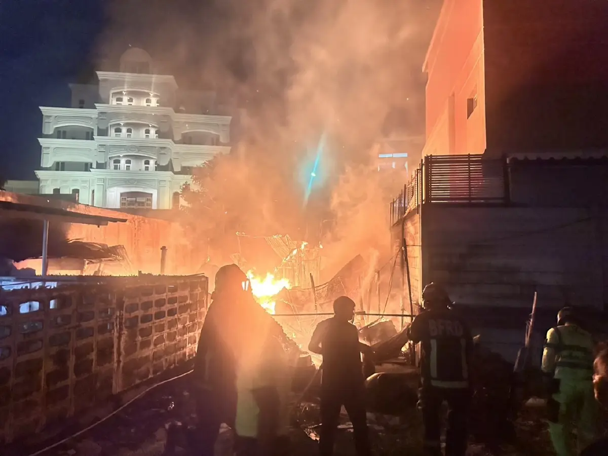 ไฟไหม้บ้านไม้กลางดึก ซอยนนทรี 14 เขตยานนาวา เพลิงไหม้วอดทั้งหลัง