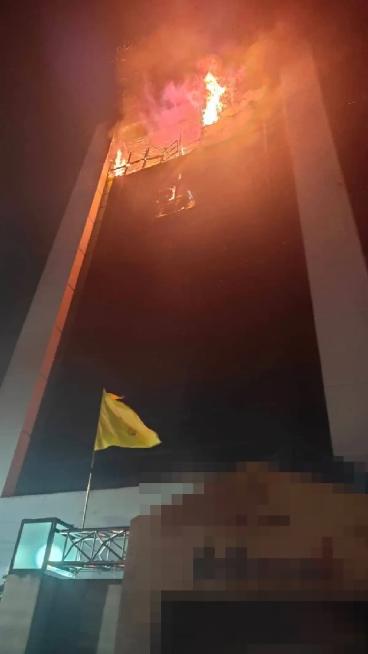 ไฟไหม้ตึกสูงกลางกรุงสุขุมวิท 71 ชั้น 6 วอดหมด กู้ภัยเร่งดับเพลิง