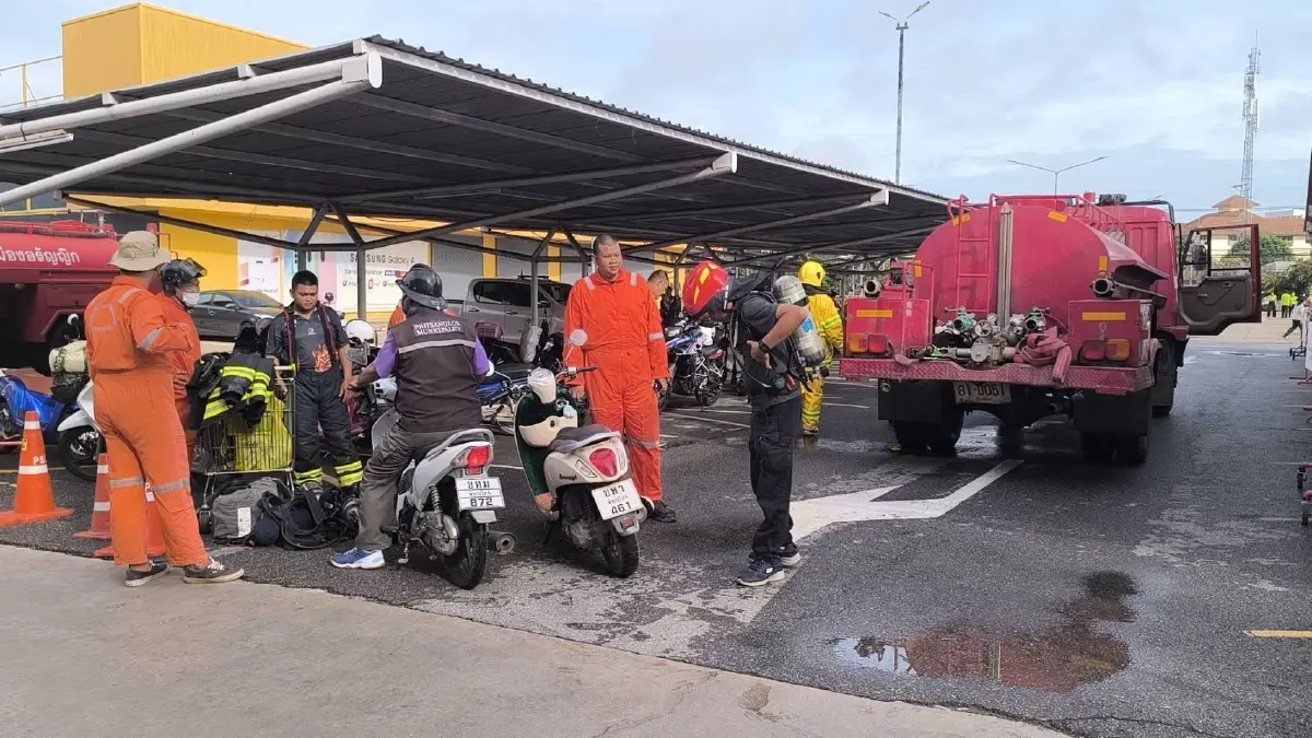 ด่วน ไฟไหม้ร้านไอติมดัง กลางห้างใหญ่ พิษณุโลก ได้รับความเสียหาย