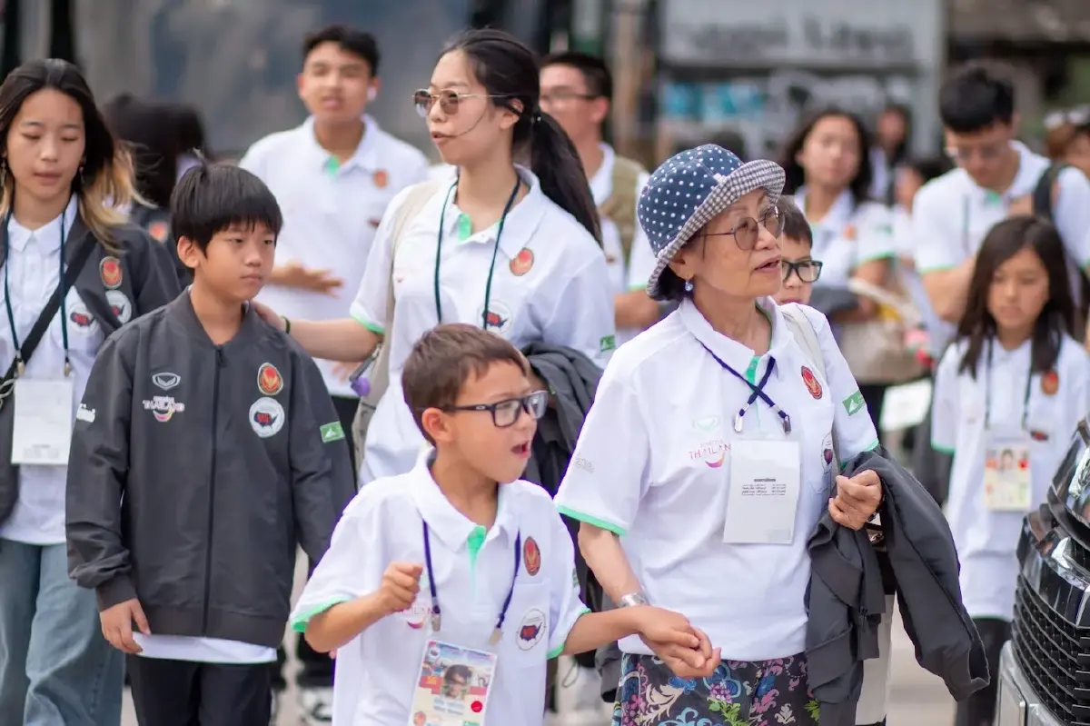มาดามหยก ต้อนรับ เยาวชนไทยในสหรัฐฯ เยือนแผ่นดินแม่ ถวายพระพร ในหลวง- ราชินี
