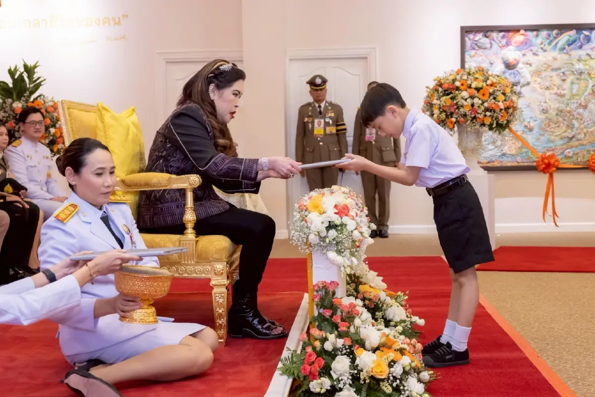 สมเด็จเจ้าฟ้าฯ ทรงเปิดนิทรรศการ 'อวกาศ' สุดปัง ที่หอศิลป์ทิพย์พิมาน