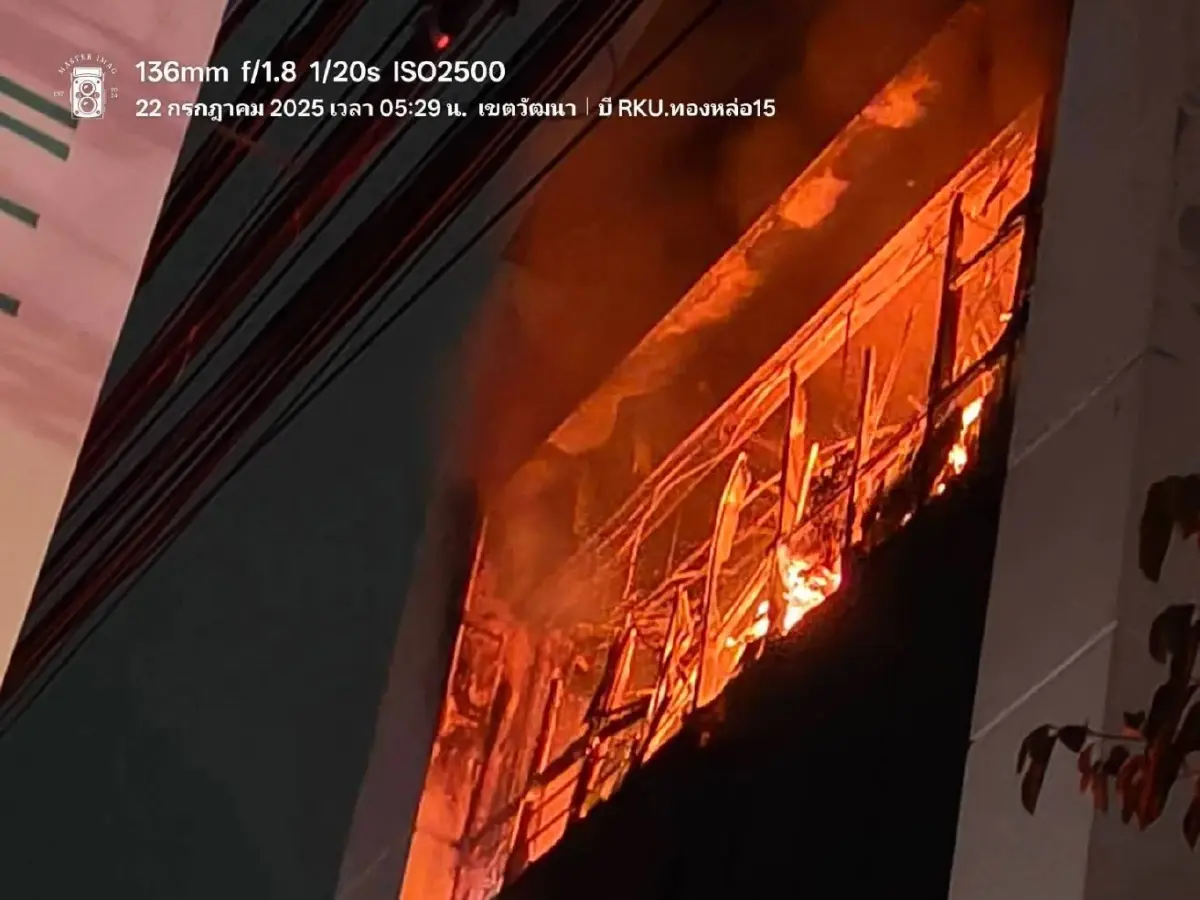 ไฟไหม้ตึกสูงกลางกรุงสุขุมวิท 71 ชั้น 6 วอดหมด กู้ภัยเร่งดับเพลิง