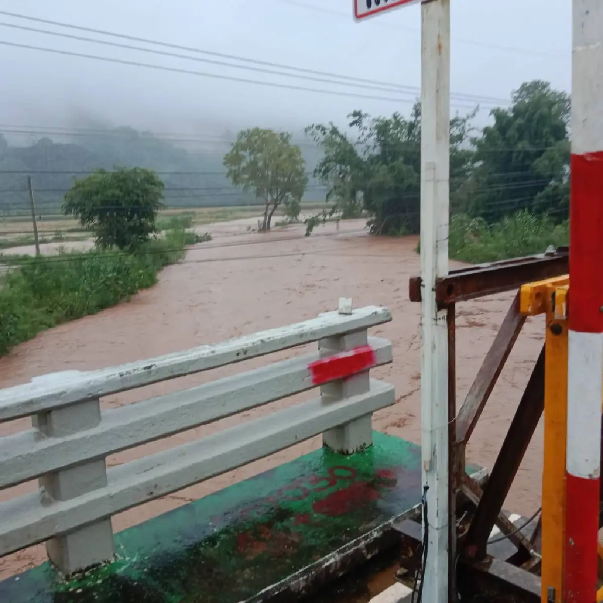 สะพานขาดแล้ว บ้านปางค่า-เชียงราย น้ำท่วมหนัก แจ้งปิดถนนสาย 1155