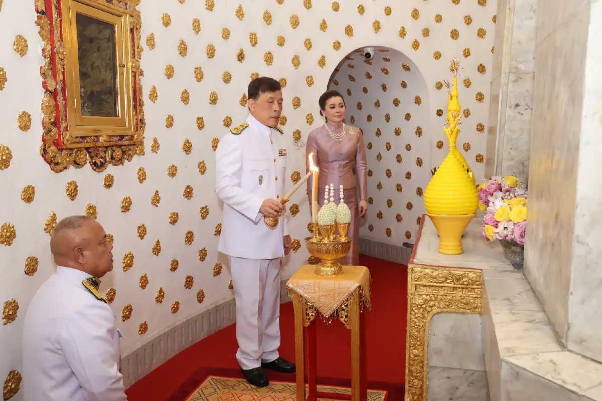 ในหลวง พระราชินี ทรงบำเพ็ญพระราชกุศล เนื่องในเทศกาลเข้าพรรษา 2568