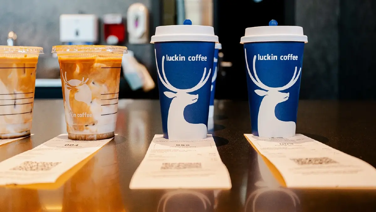 ถอยเพื่อตั้งหลัก? กลุ่มทุนยักษ์ยื่นซื้อ 'สตาร์บัคส์จีน'