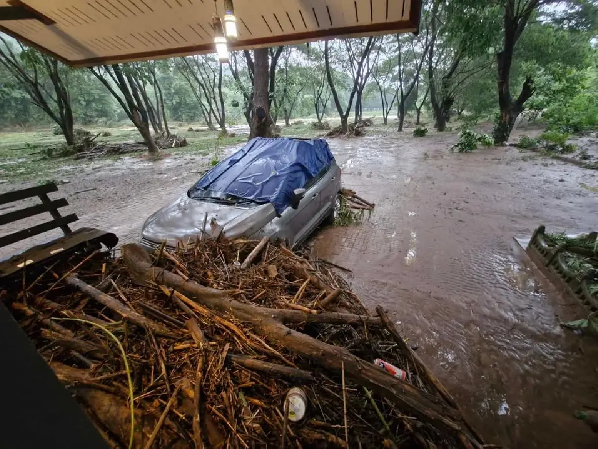 น้ำป่าไหลหลากท่วมแพร่กลางดึก ชาวบ้านร้องกวางเดือดร้อน ดินสไลด์