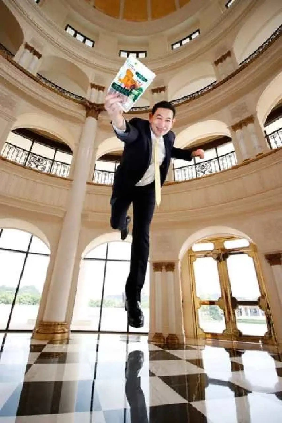 \'สุจริต มัยลาภ\' ผู้บริหารซีพีเอฟ วิ่งเหยาะๆ กำจัดความเครียด
