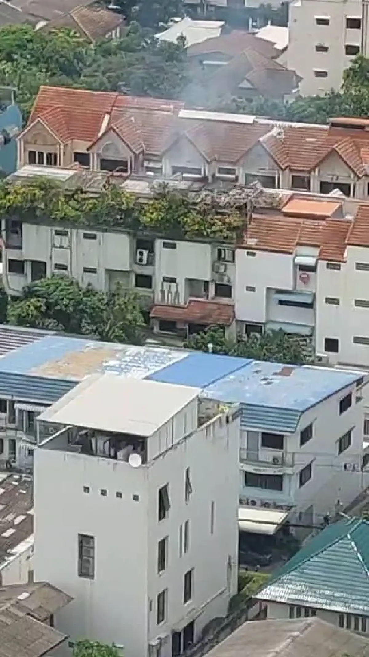 ด่วน ไฟไหม้บ้านประชาชน ย่านประดิพัทธ์ พญาไท กู้ภัยเร่งดับเพลิง