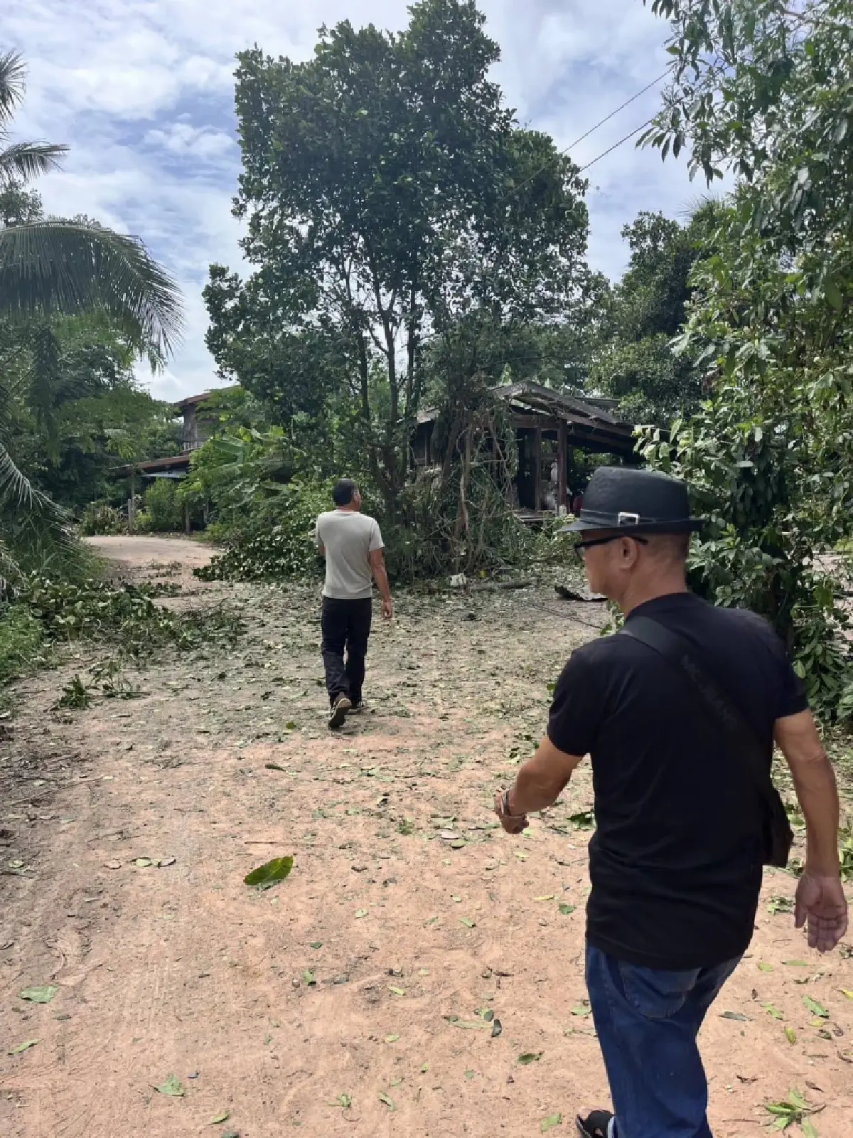 ทบ.ประณาม ทหารกัมพูชา ยิง  BM-21 โจมตีพลเรือน เจ็บ 3 คน  เป็นเด็ก1 คน เร่งอพยพ