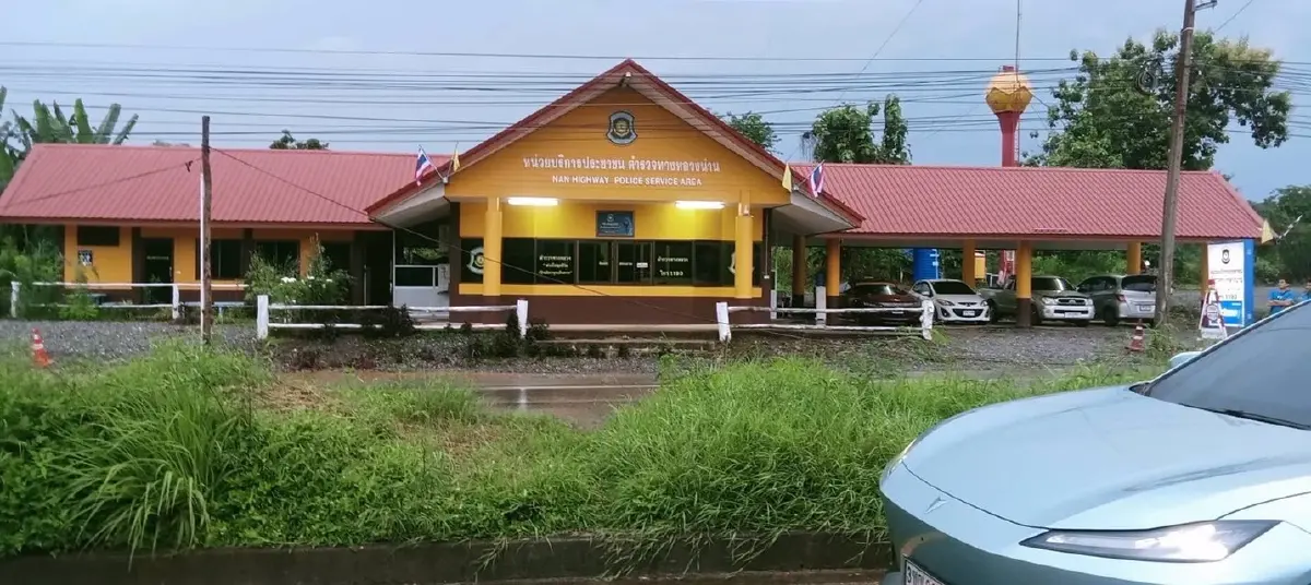 น่านอ่วม น้ำท่วมถนน 101 หน้าป้อมตำรวจเวียงสา รถเล็กผ่านไม่ได้