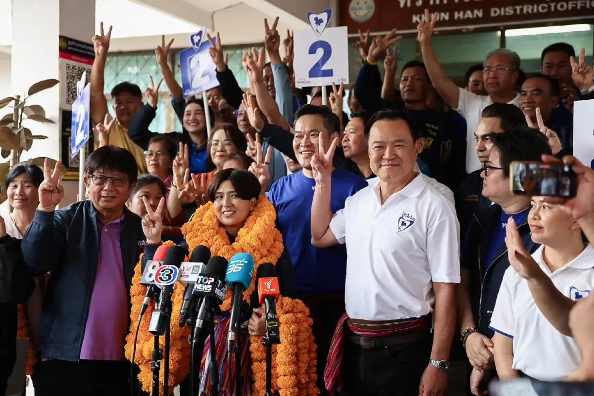 'อนุทิน' นำทีมช่วย 'จินณ์ตวรรณ'หาเสียง เหน็บ'ไล่หนูตีงู' พูดอย่างทำอย่าง