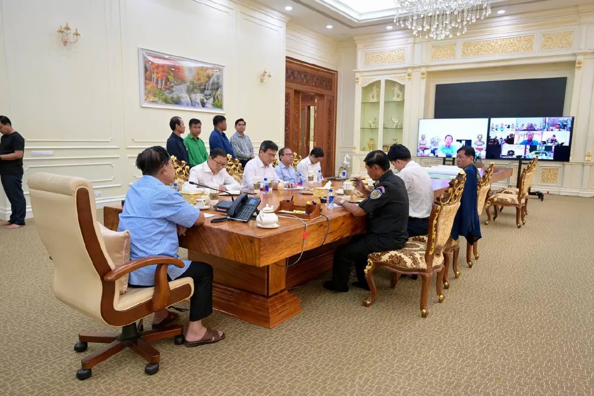 สื่อกัมพูชาเผย ‘ฮุน เซน’ ไม่ได้หลบหนี บัญชาการกองทัพอยู่กับนายกฯ