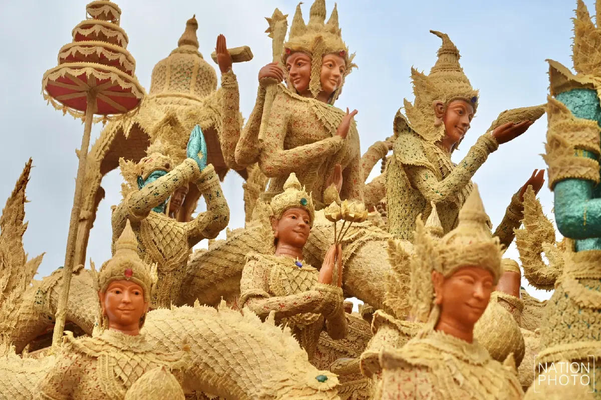 เนืองแน่น นักท่องเที่ยวแห่ชม ‘ขบวนแห่เทียนพรรษาอุบลฯ 2568’