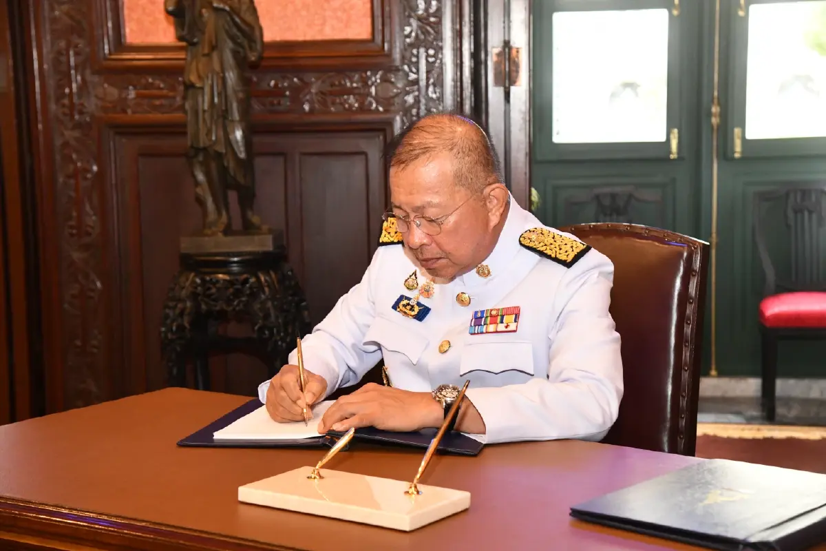 'ประธาน-รองประธานรัฐสภา' นำ ข้าราชการถวายพระพร ในหลวง