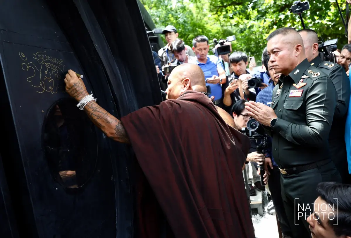 'แม่ทัพภาค 2' รับมอบบังเกอร์จาก 'อุเทนถวาย' เซฟทหารชายแดน