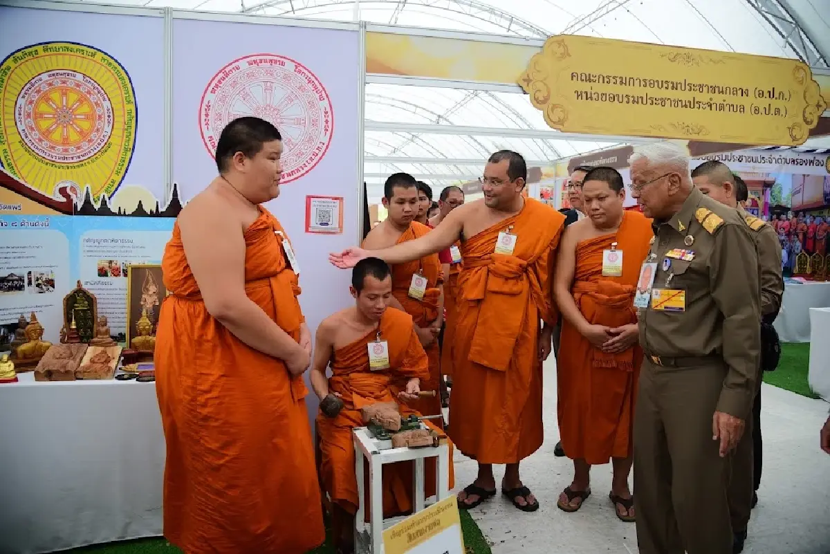 พระราชศรัทธา สืบสานโครงการทุนเล่าเรียนหลวงสำหรับพระสงฆ์ไทย