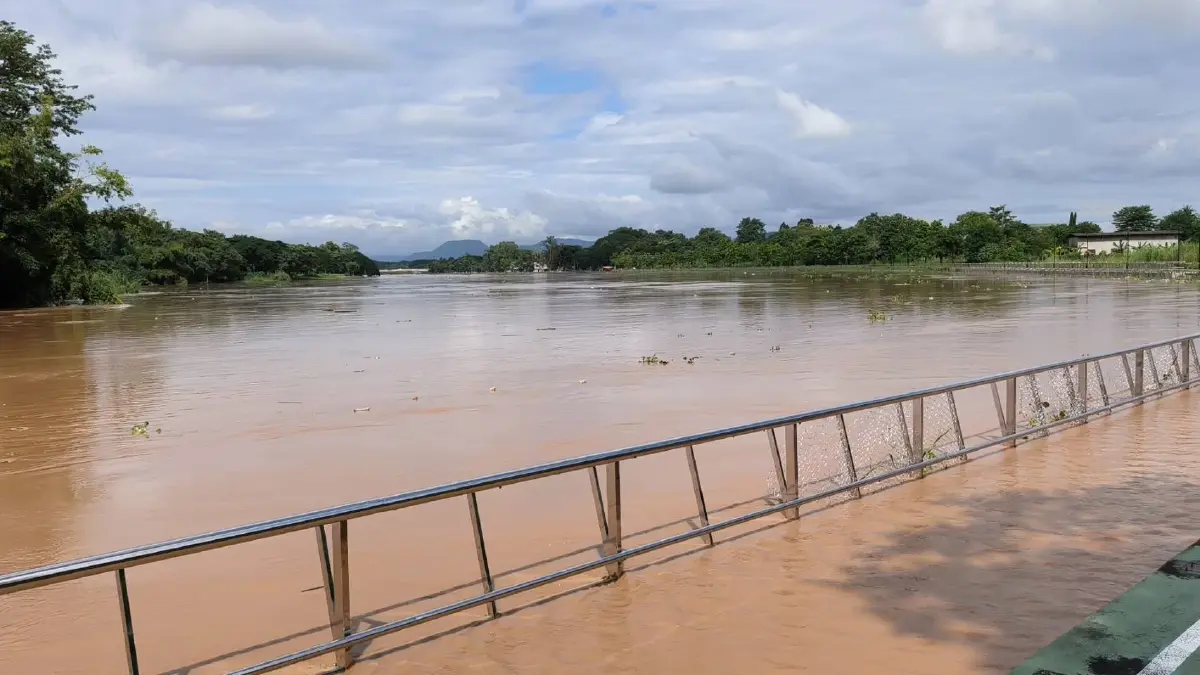 เชียงรายเสี่ยงท่วม! แม่น้ำกกจ่อวิกฤต ชาวบ้านเร่งย้ายสิ่งของ