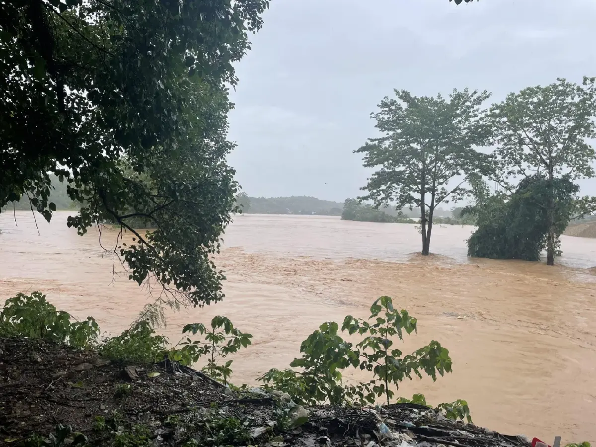 พิษพายุวิภา น้ำท่วมน่าน สะพานข้ามแม่น้ำปัวพังถล่ม ถนนถูกตัดขาด