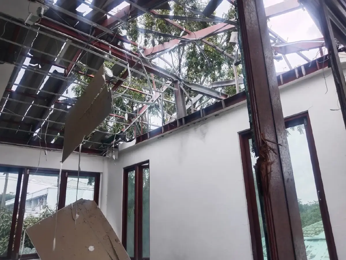 เปิดภาพความเสียหาย โรงพยาบาลพนมดงรักฯ จ.สุรินทร์ หลังถูกโจมตี