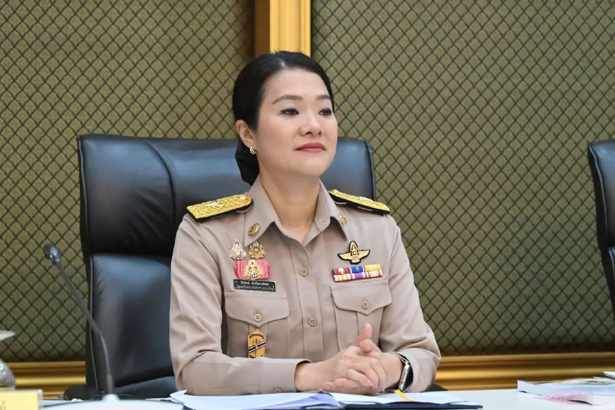 'ภูมิธรรม' พร้อม 2 รมช.มท.  มอบนโยบาย มหาดไทยต้องดีกว่าเดิม รวมใจเป็นหนึ่ง