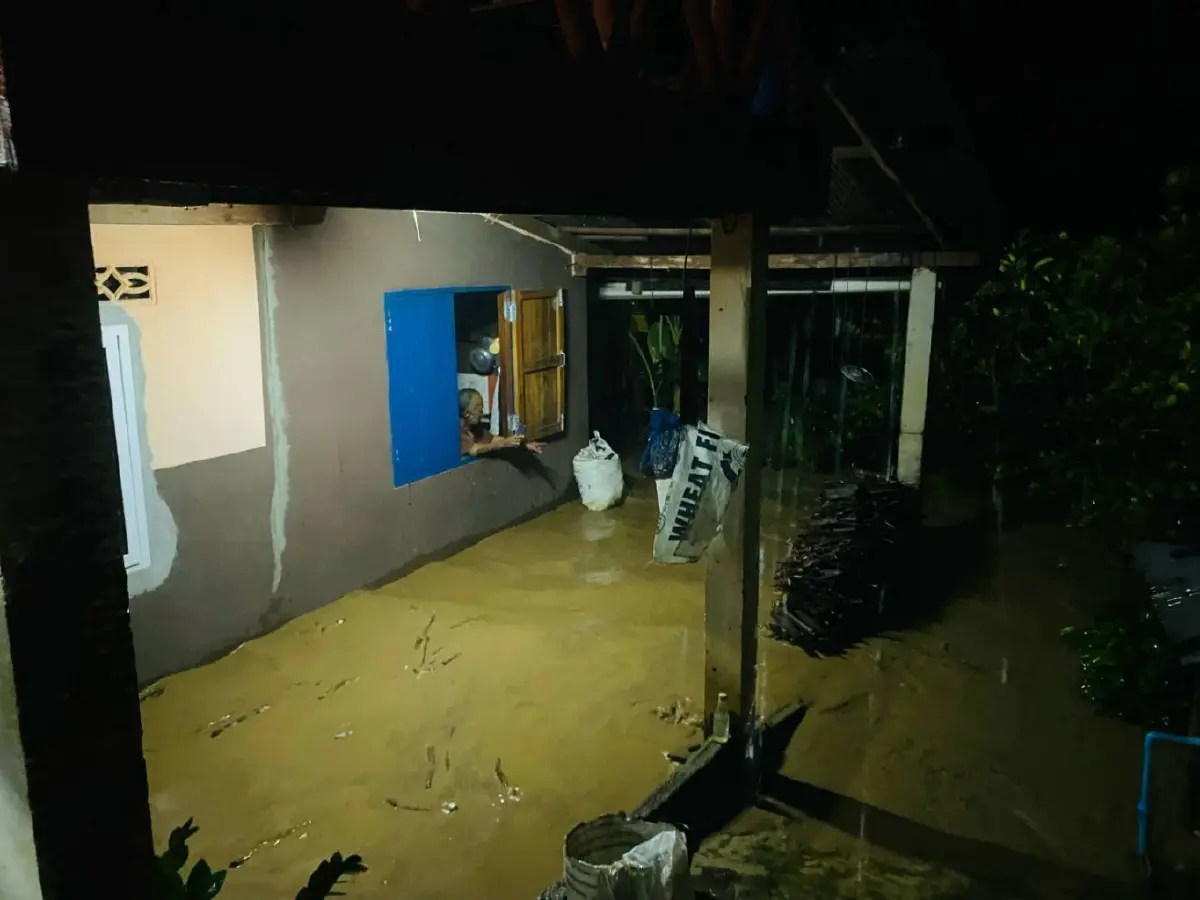 น้ำป่าไหลหลากท่วมแพร่กลางดึก ชาวบ้านร้องกวางเดือดร้อน ดินสไลด์