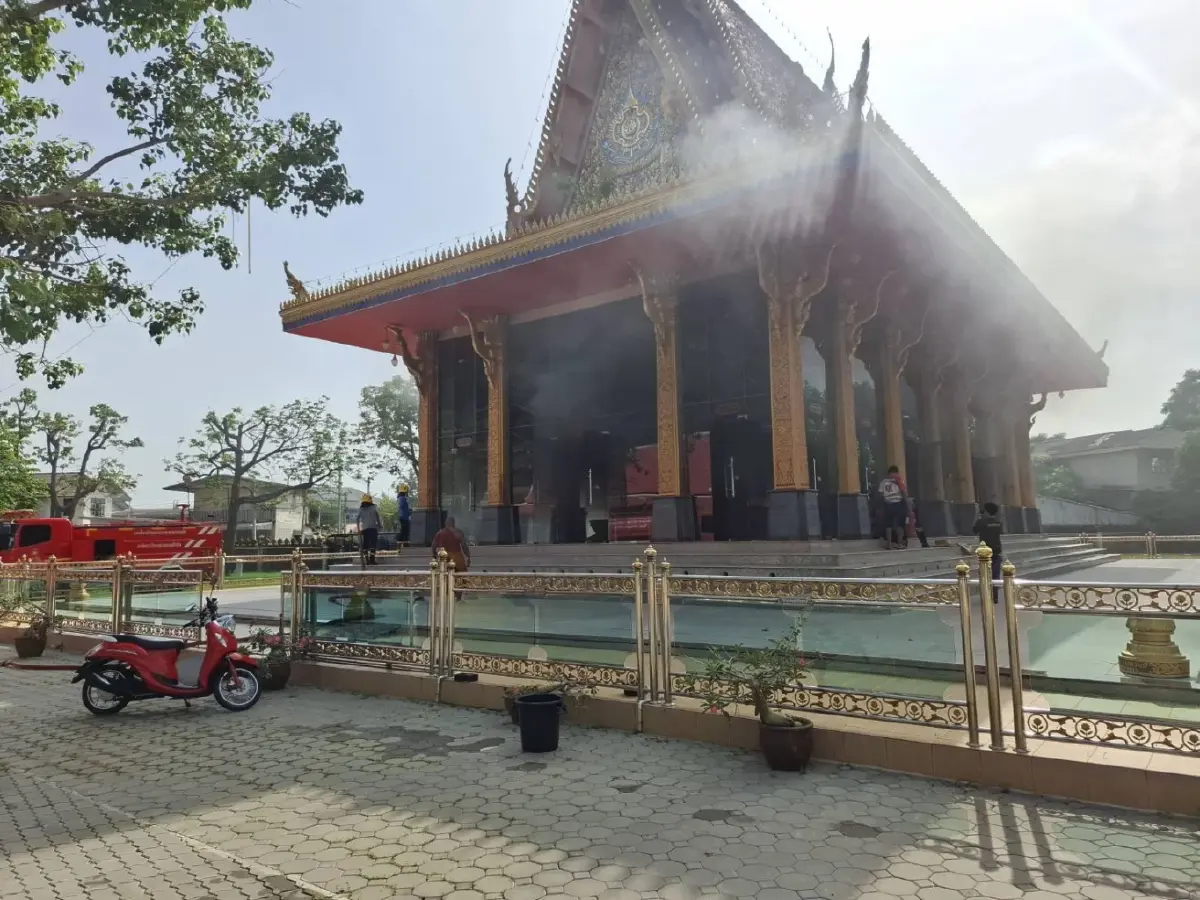 ระทึก ไฟไหม้โบสถ์วัดใหญ่ วัดไร่ดอน เขากิ่ว เพชรบุรี เร่งดับเพลิง