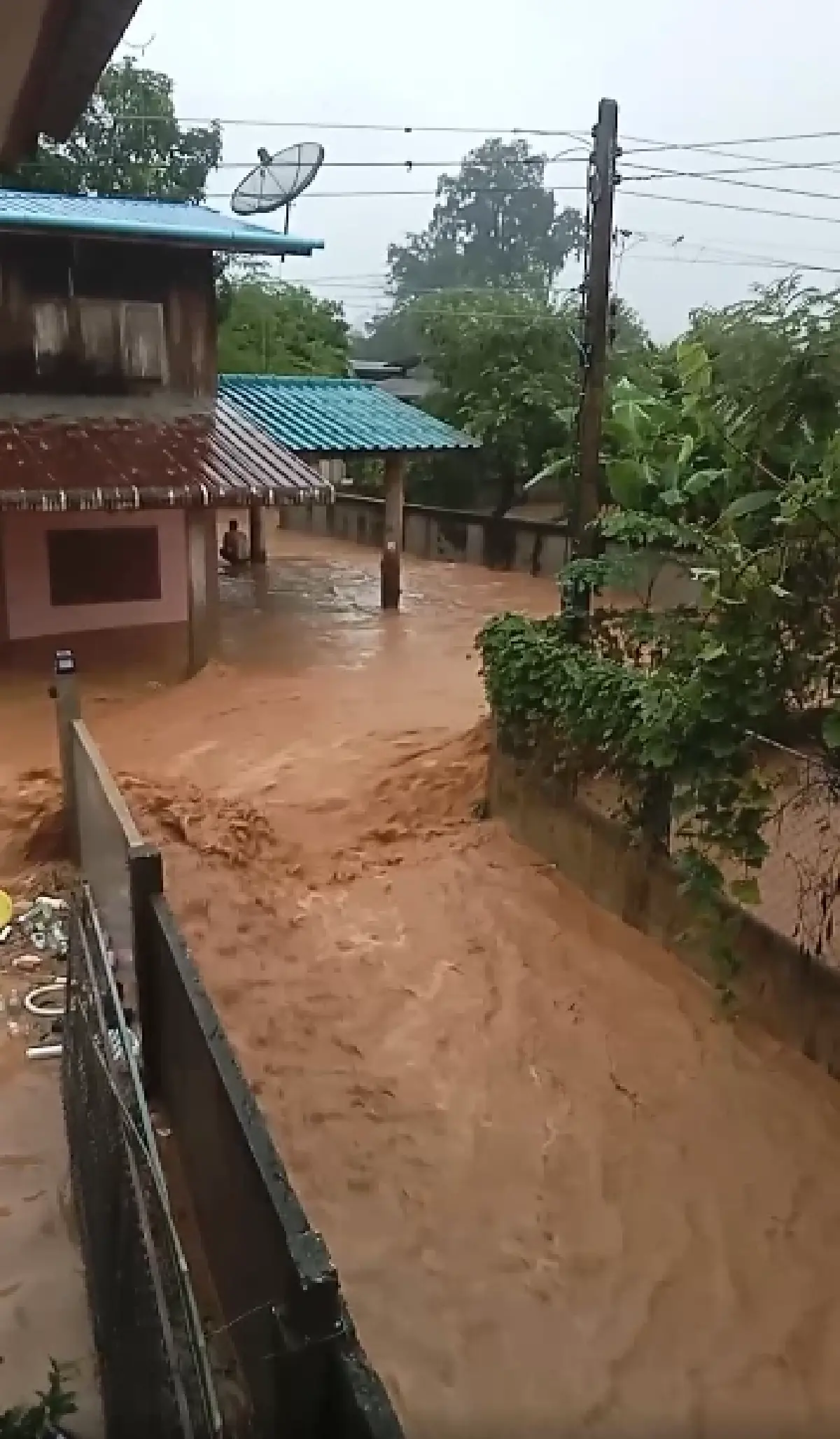 ด่วน ปภ. ส่งข้อความ เตือนน้ำท่วม 4 อำเภอ จ.น่าน ให้ยกของขึ้นที่สูง