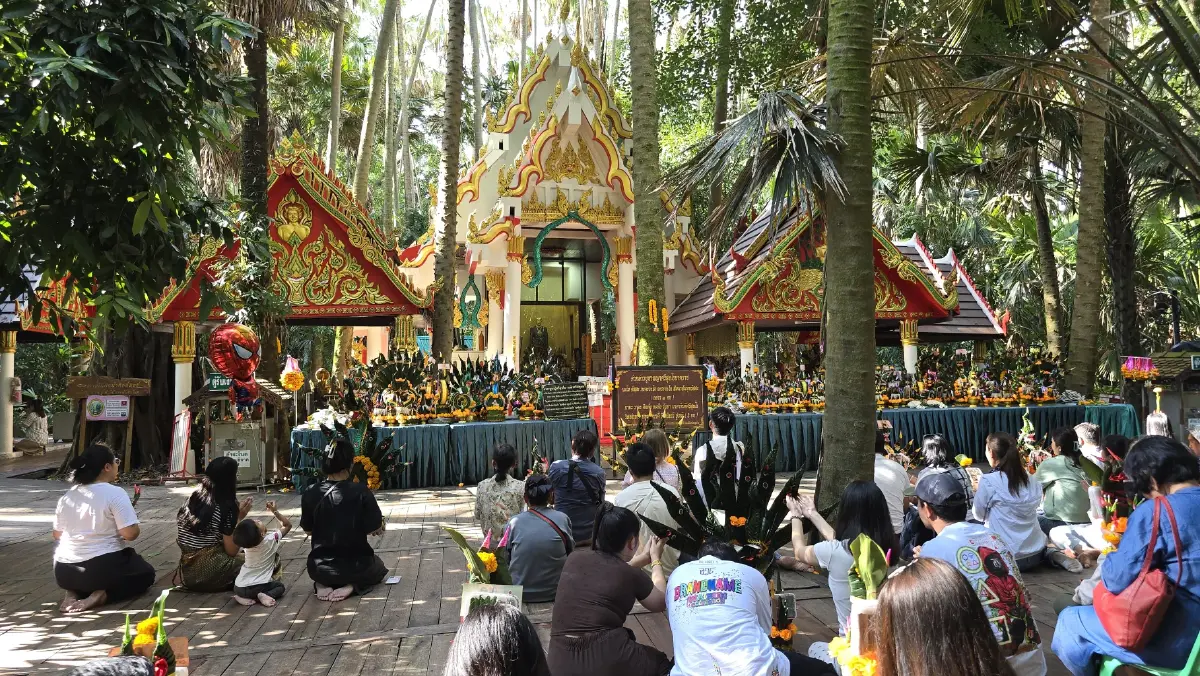 เปิดป่องเอี้ยมเยี่ยมแดนอีสาน ‘ถ้ำนาคา ป่าคำชะโนด’ และ หินสามวาฬ