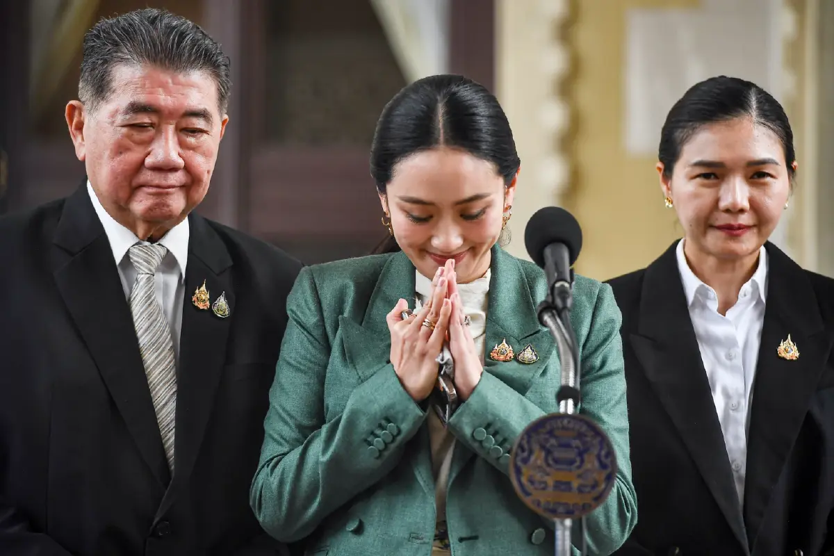 สุญญากาศนายกฯ 'รัฐบาลผันผวน' คลิปเสียงอังเคิล 'ชะตา' แพทองธาร