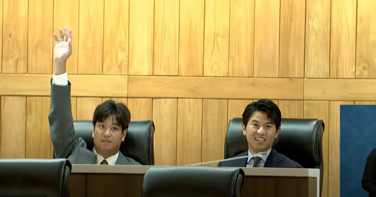 'พิเชษฐ์' ชิงสั่งปิดประชุมสภาฯ ชิ่งหนี 'องค์ประชุมล่ม'