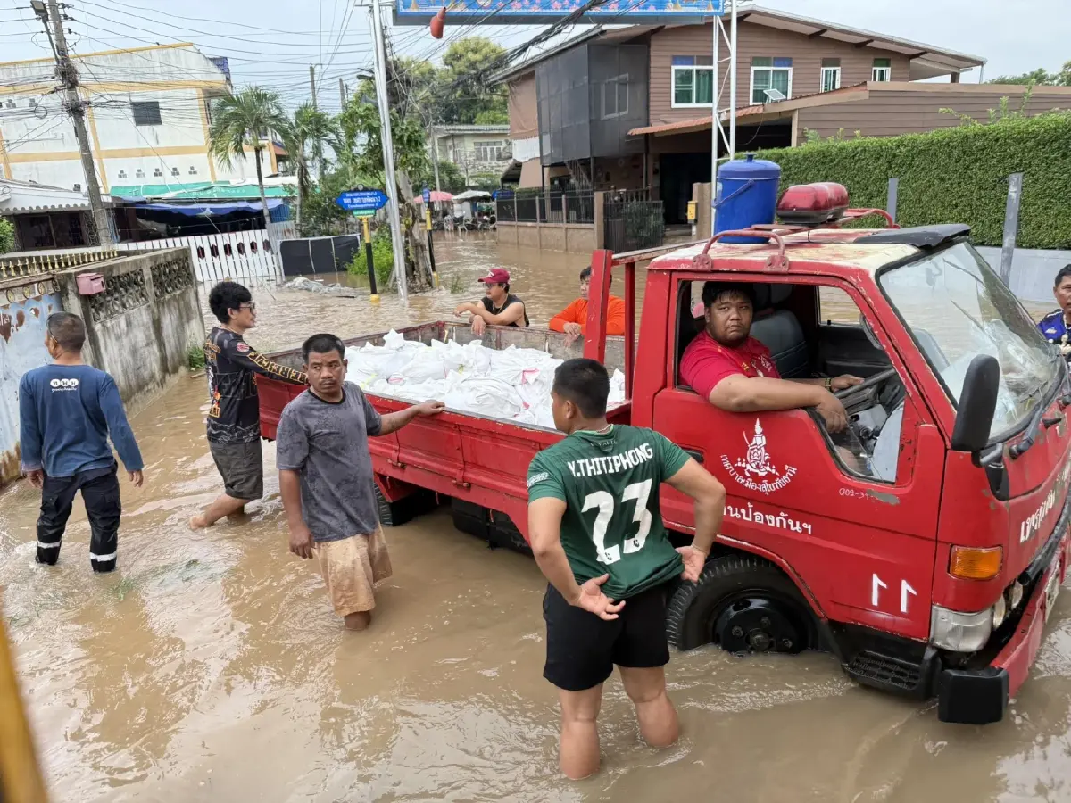 ฉุกเฉินขั้นสูงสุด น้ำท่วมสุโขทัย น้ำมาเร็ว ล้นทะลักตัวเมืองแล้ว