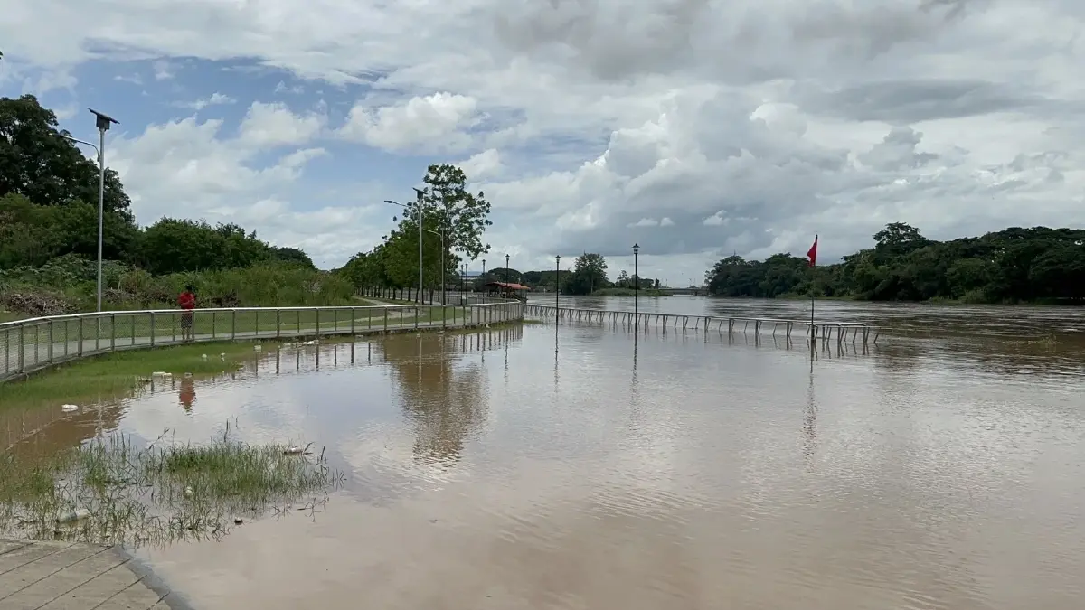 เชียงรายเสี่ยงท่วม! แม่น้ำกกจ่อวิกฤต ชาวบ้านเร่งย้ายสิ่งของ