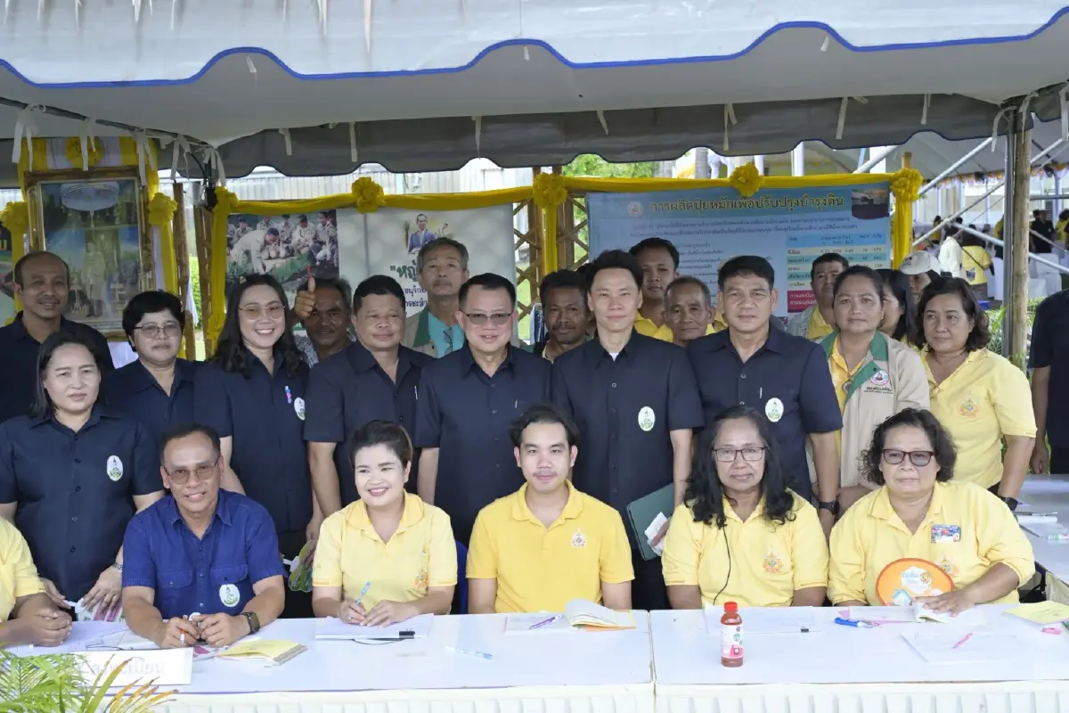 อรรถกร ศิริลัทธยากร เปิดคลินิกเกษตรเคลื่อนที่ในพระราชานุเคราะห์ฯ จ.นครศรี