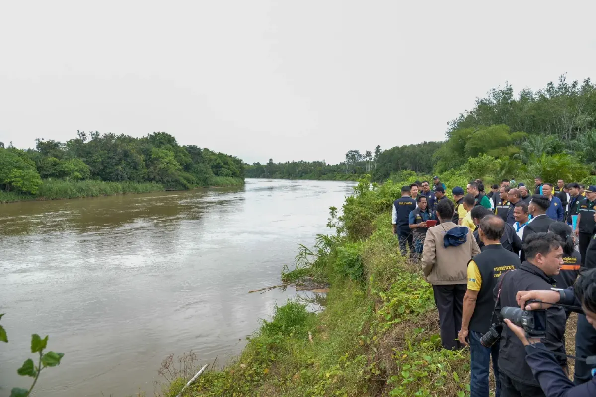 รมว.อรรถกร ลงพื้นที่เร่งแก้ภัยน้ำท่วม น้ำแล้ง อ.พุนพิน จ.สุราษฎร์ธานี