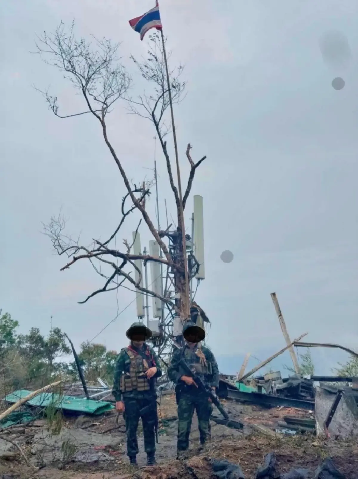 ธงชาติไทยสะบัด 'ภูมะเขือ' ทหารไทย ทำลายฐานที่มั่น ทหารกัมพูชาดับ10 นาย