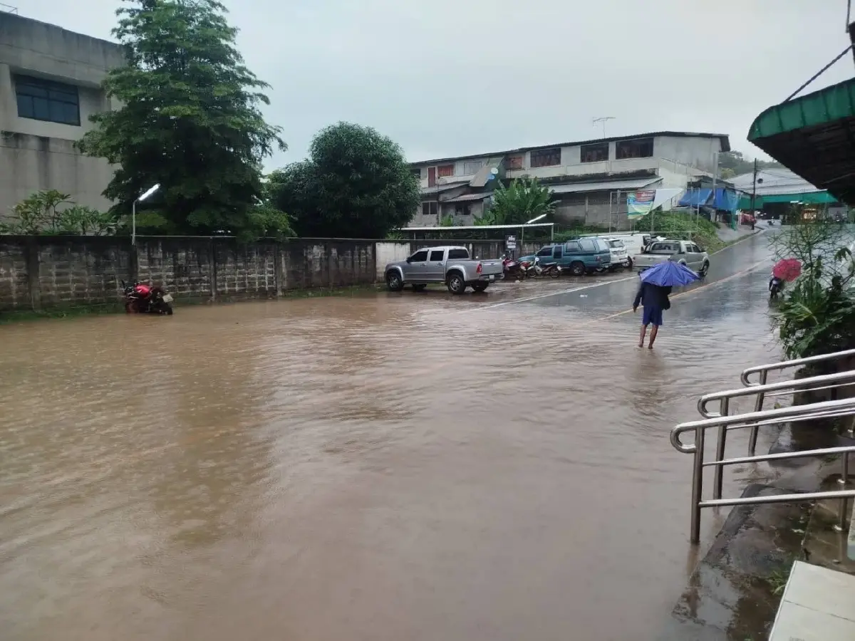 น่านวิกฤต ฝนตกหนัก น้ำน่านทะลักล้นตลิ่ง 4 ซม เตือน 7 ชม. ถึงตัวเมือง