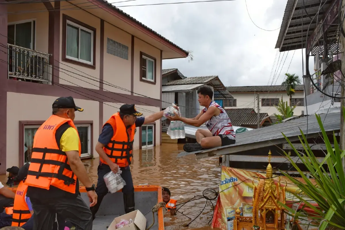 แม่น้ำยมล้นตลิ่ง ปภ. สั่งยกของขึ้นที่สูง อ.วังชิ้น จ.แพร่ น้ำขึ้น