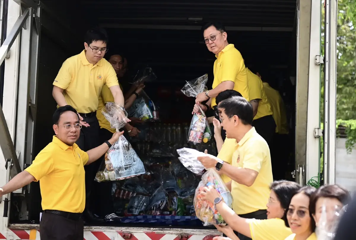 พาณิชย์จัดถุงยังชีพช่วยประชาชนในพื้นที่ชายแดนไทย-กัมพูชา