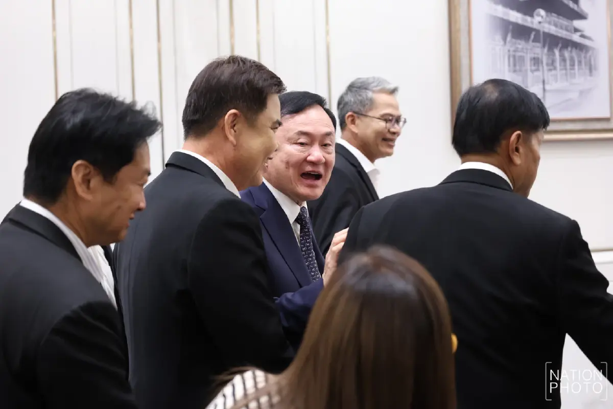 \'ทักษิณ\' คัมแบ็กเวที ผ่าทางตันประเทศไทย แย้มคิวสื่อ เดี๋ยวมันจืด!