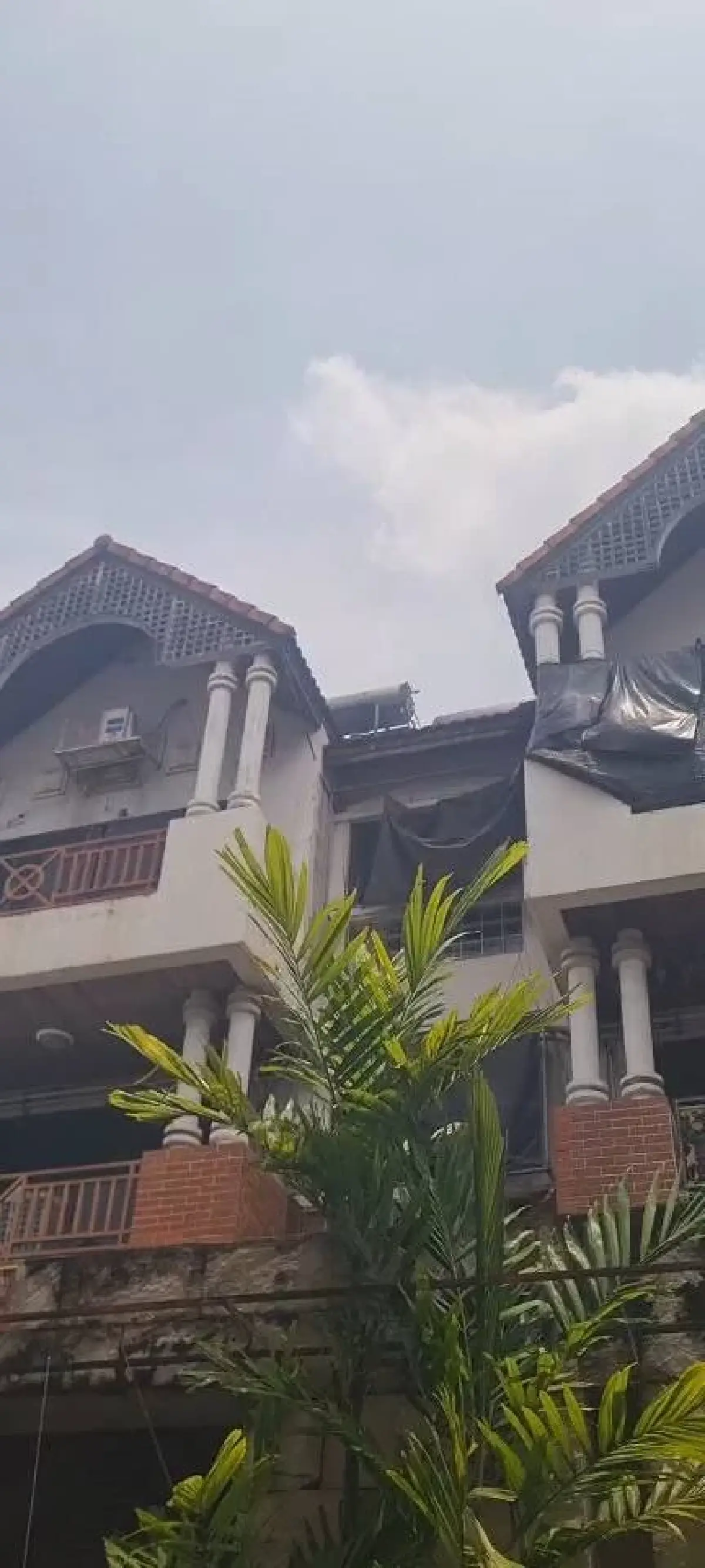 ด่วน ไฟไหม้บ้านประชาชน ย่านประดิพัทธ์ พญาไท กู้ภัยเร่งดับเพลิง