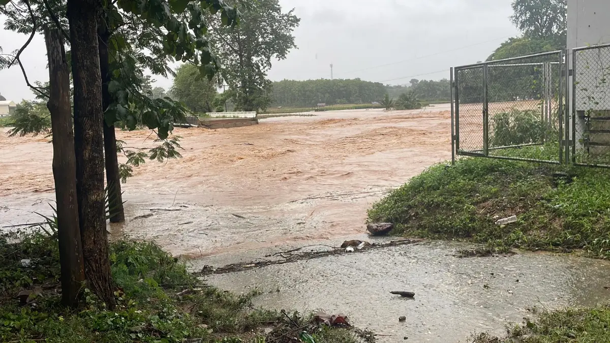 พิษพายุวิภา น้ำท่วมน่าน สะพานข้ามแม่น้ำปัวพังถล่ม ถนนถูกตัดขาด