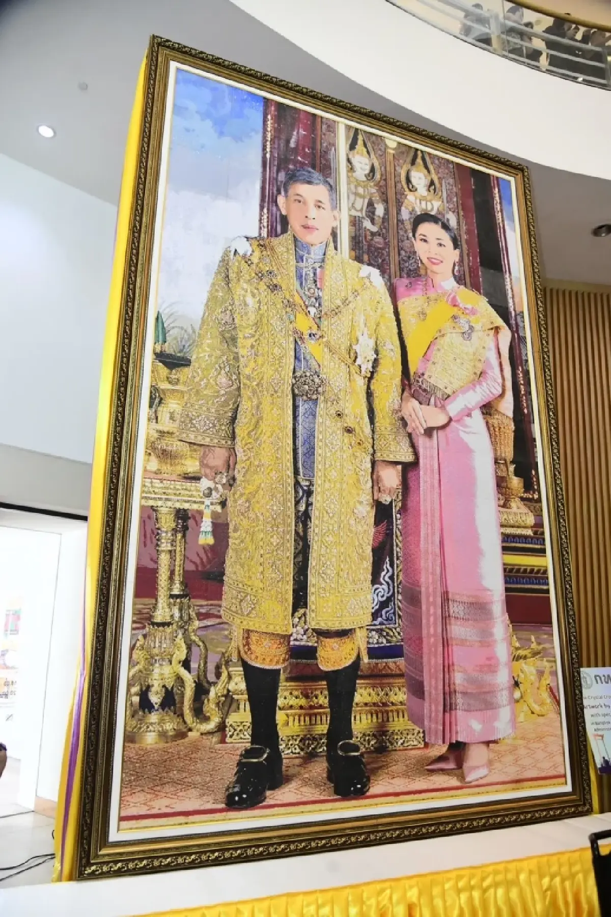 หนึ่งเดียวในโลก! “พระบรมฉายาลักษณ์” จาก “คริสตัล” 1.7 ล้านชิ้น