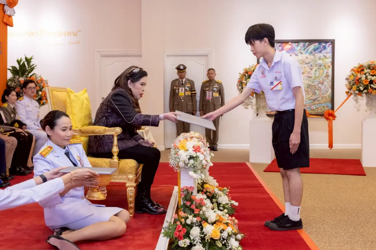 สมเด็จเจ้าฟ้าฯ ทรงเปิดนิทรรศการ 'อวกาศ' สุดปัง ที่หอศิลป์ทิพย์พิมาน