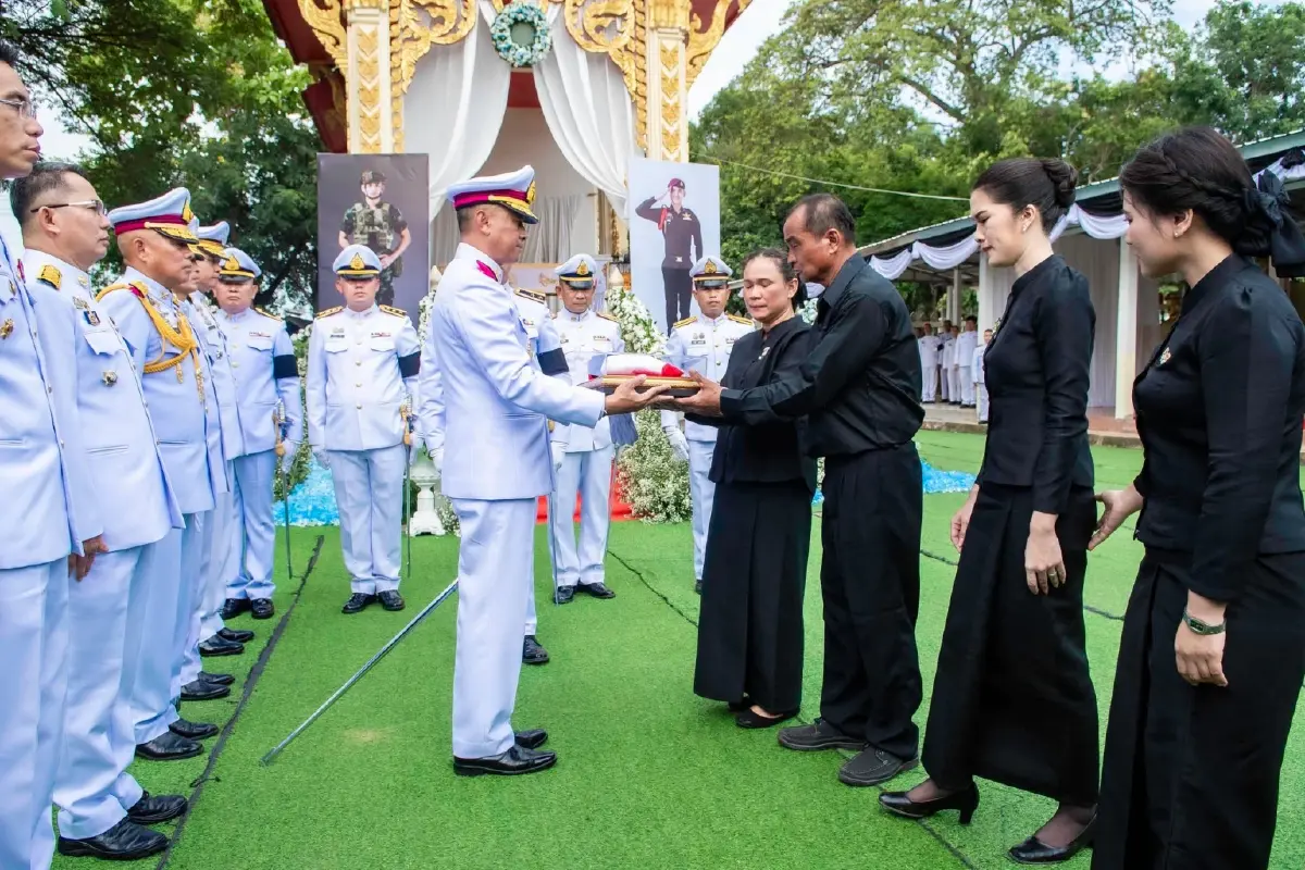สดุดี 'ทหารกล้า' พระราชทานเพลิงศพ พร้อมเลื่อนยศ-ปูนบำเหน็จ