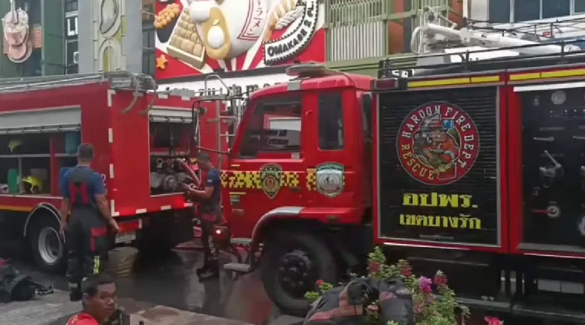 ด่วน ไฟไหม้ร้านสปา กลางกรุง สยามสแควร์ 3 ถนนพระราม 1 เร่งดับเพลิง