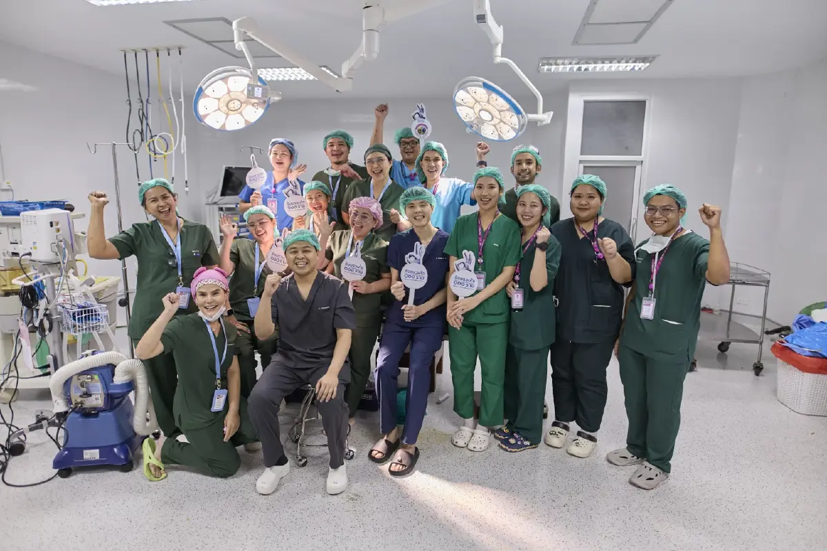 GQ Pro MED Scrubs™ ส่งพลังใจผ่านชุดสครับ ร้อยรวมใจผ่าตัดเปลี่ยนข้อเข่าเทียม 100 ราย