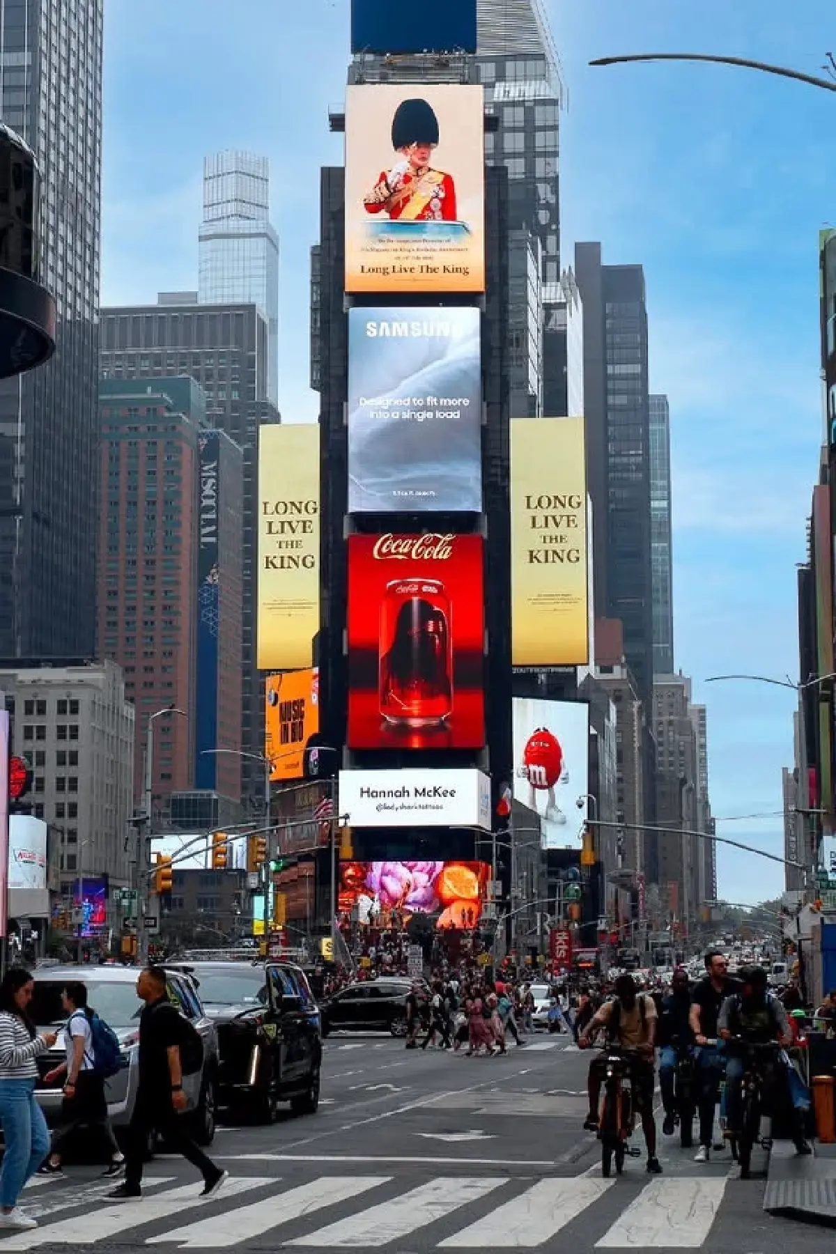 พระบารมีแผ่ไพศาล พระบรมฉายาลักษณ์ ในหลวง ร.10 ประดับบนไทม์สแควร์